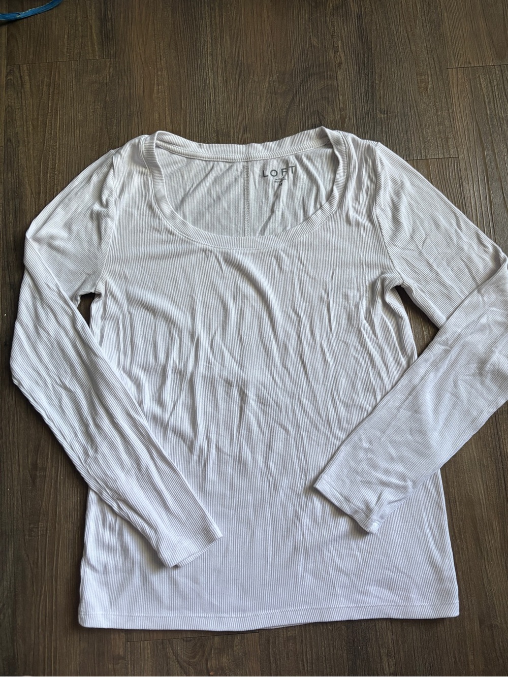Casual white ribbed long sleeved LOFT tee size M